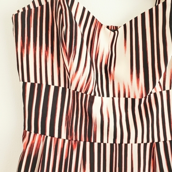 HOST PICK 🎉GUESS Los Angeles Striped Sleeveless Peek a Boo Mini Dress Sz 2 - Picture 4 of 13